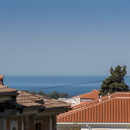 Apartment Bruneta 1 With Sea View Tar-Vabriga Exterior photo